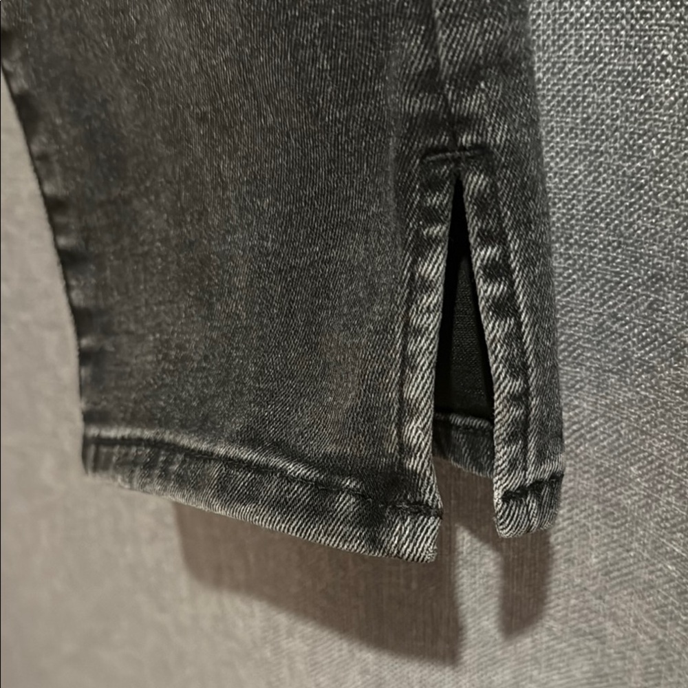 Good American Women’s Black Jeans - Picture 4 of 5
